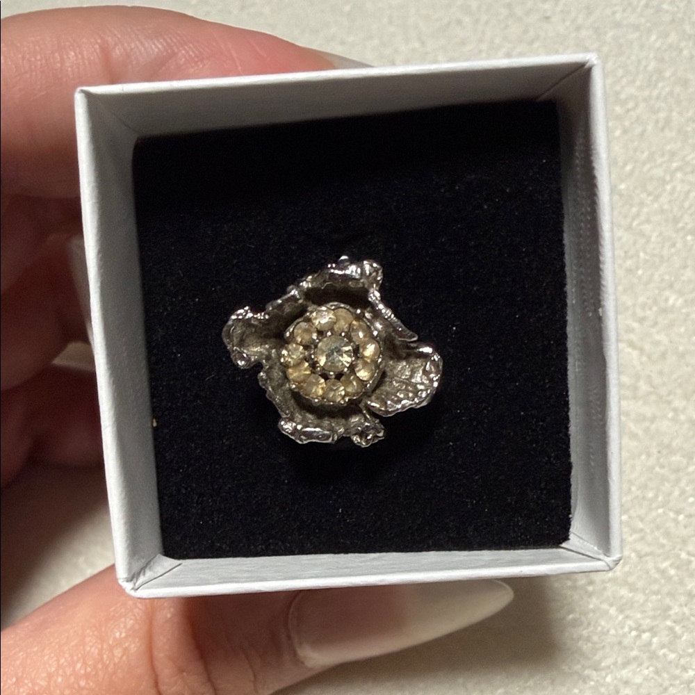 Vintage Vogue Elegant Floral Ring